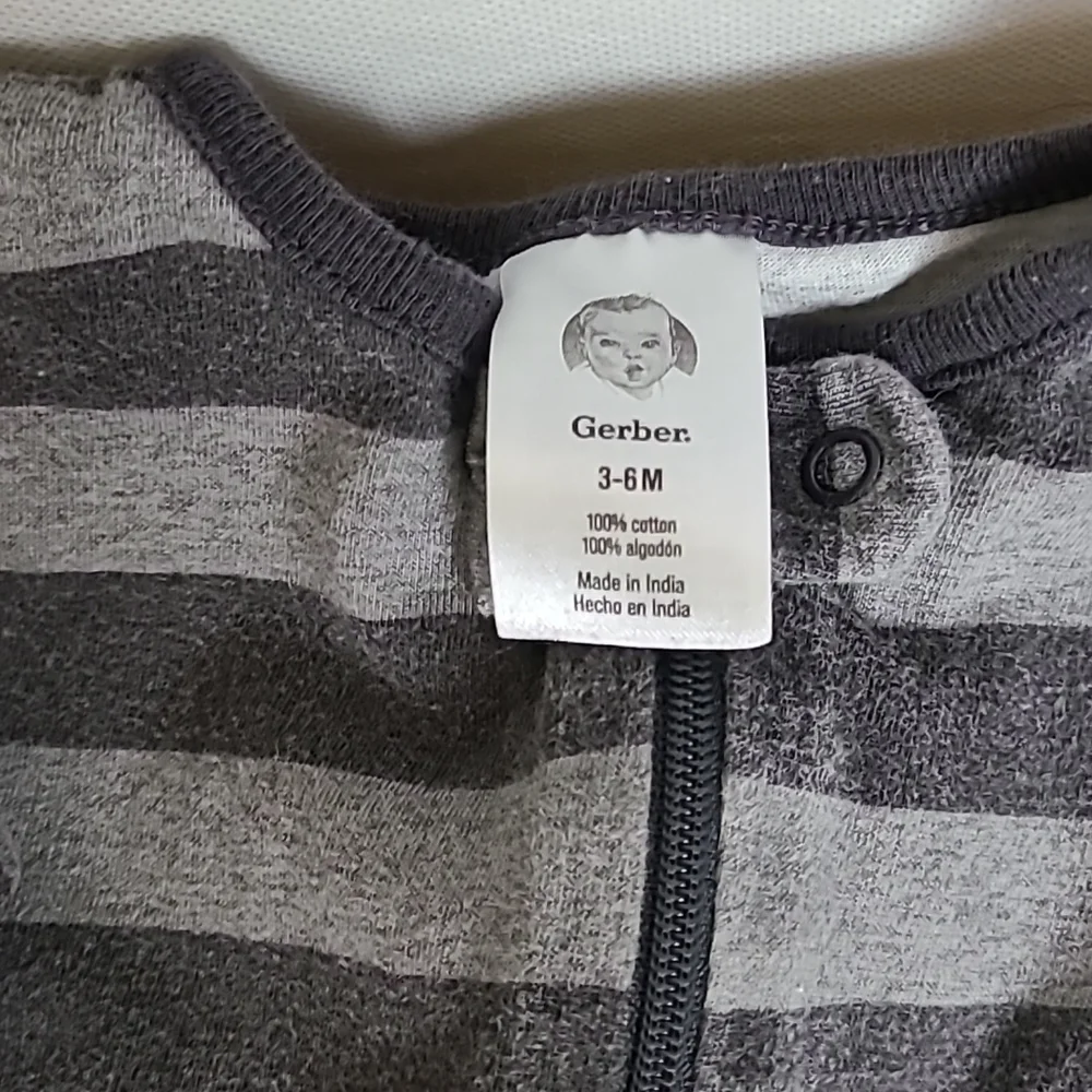 (2) Sleeper and bodysuit 3-6m